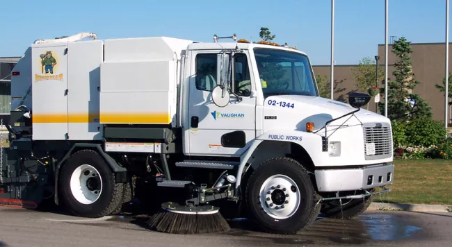 Street sweeping truck 